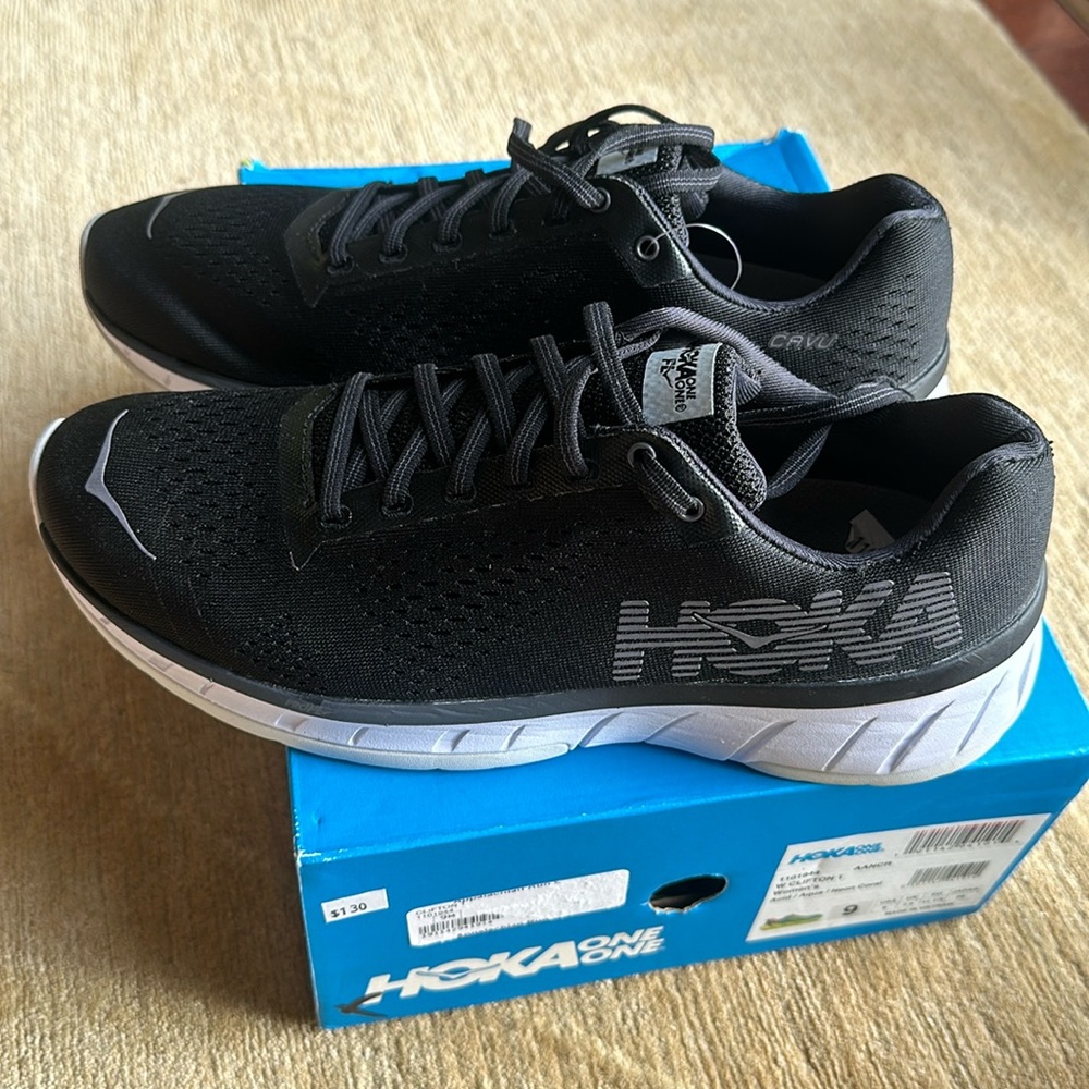Hoka Trainers 🖤